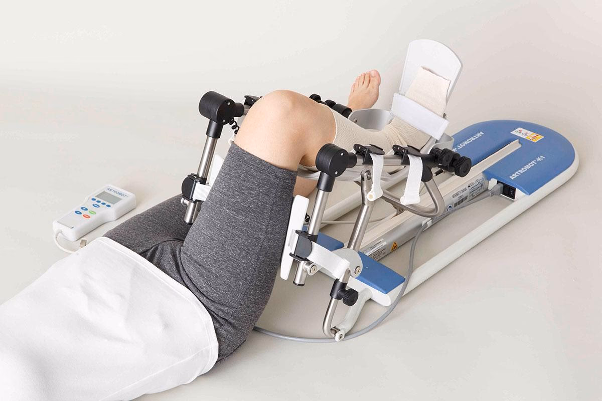 ¿Por qué los aparatos ortopédicos pueden variar en tamaño y materiales?