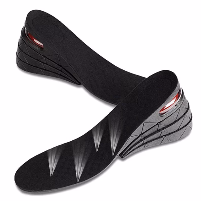 ¿Cómo corregir la diferencia de altura con zapatos con alzas?