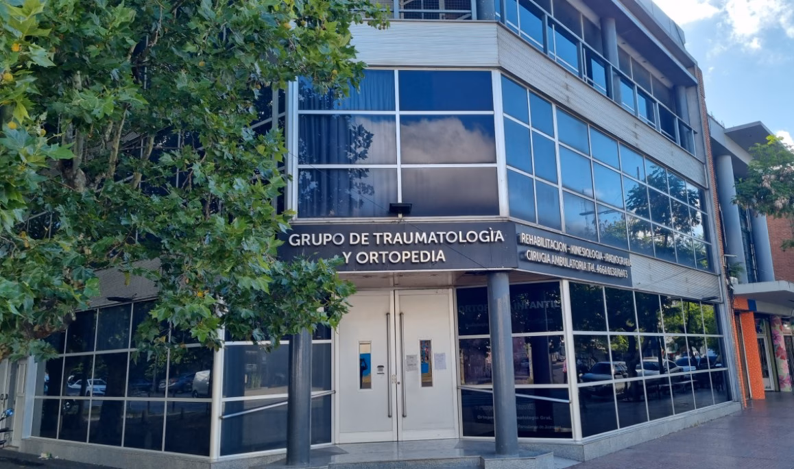 ¿Cuáles son los horarios de la clínica de traumatología?