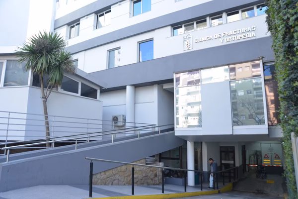 ¿Dónde se encuentra el Clinica de fracturas y ortopedia?