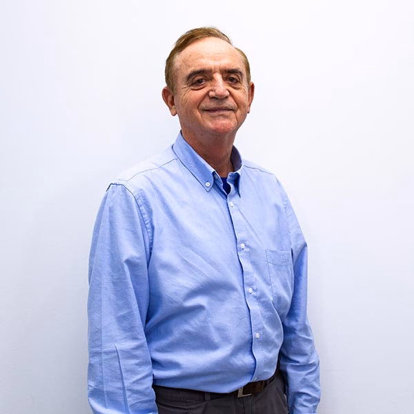 ¿Cuáles son las especialidades de Gregorio Ortega Muñoz?