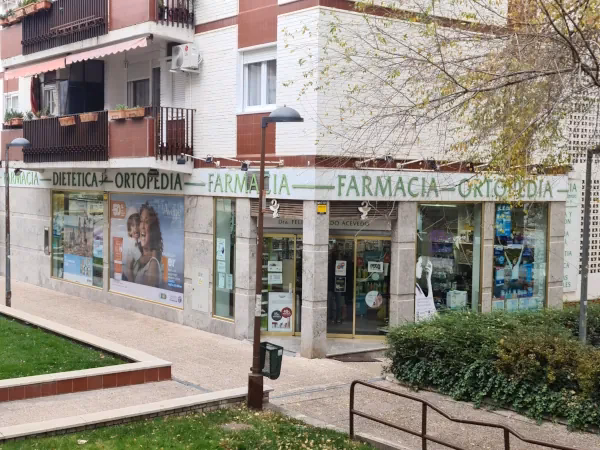 ¿Dónde se encuentra la farmacia del Marqués de Corbera?