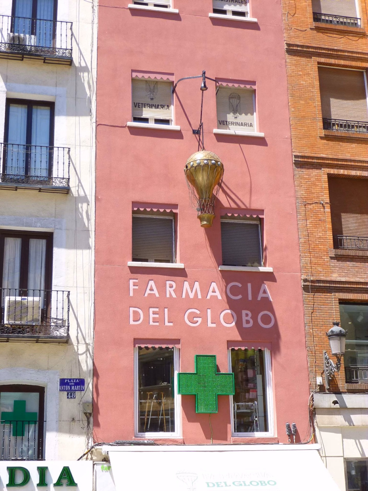 ¿Dónde se encuentra farmacia LDO. Juan de la Serna Espinaco?
