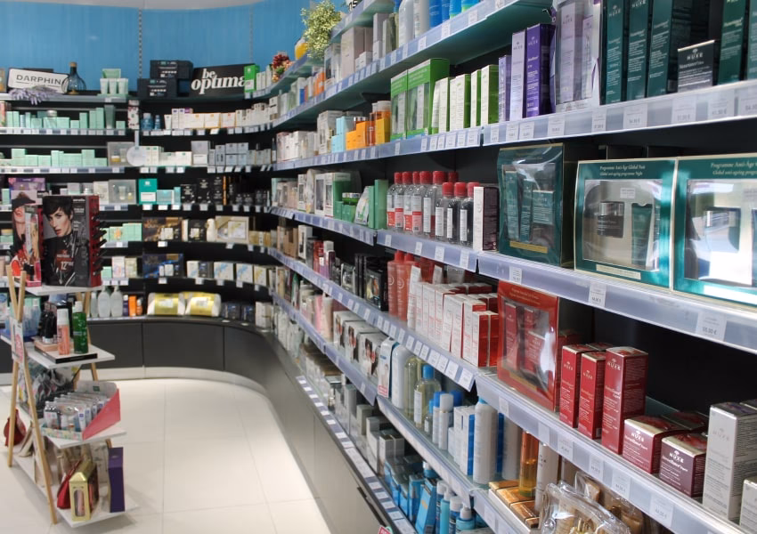 ¿A qué hora abre la farmacia de los arcos en Puerto Escondido?