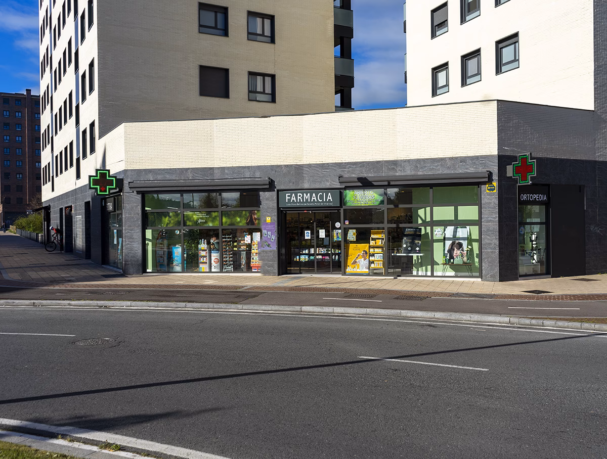 ¿Dónde se encuentra la Facultad de Farmacia de Vitoria?