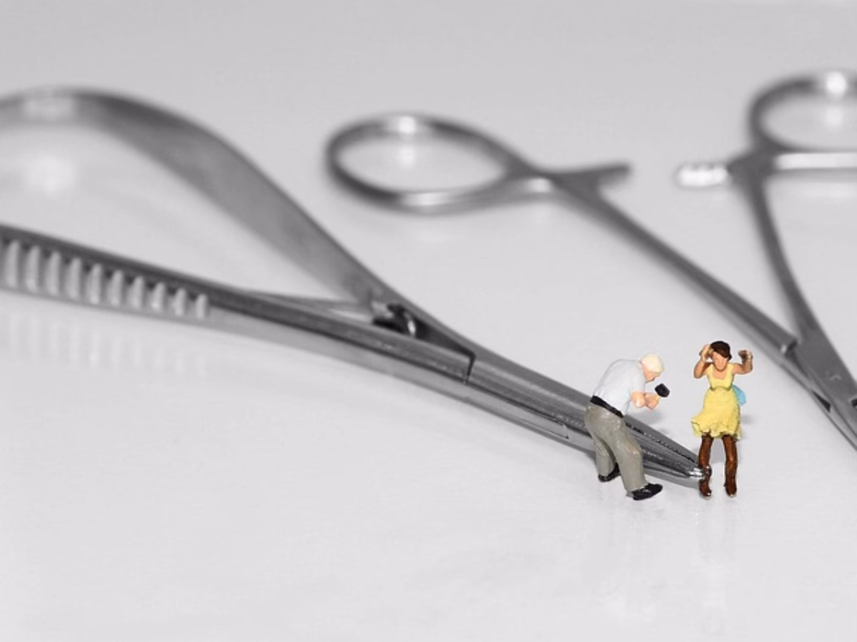 ¿Cómo se corta una prótesis de goma?