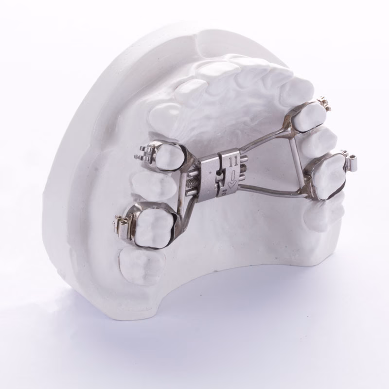 ¿Qué hace el laboratorio ortoplus desde hace más de 18 años?