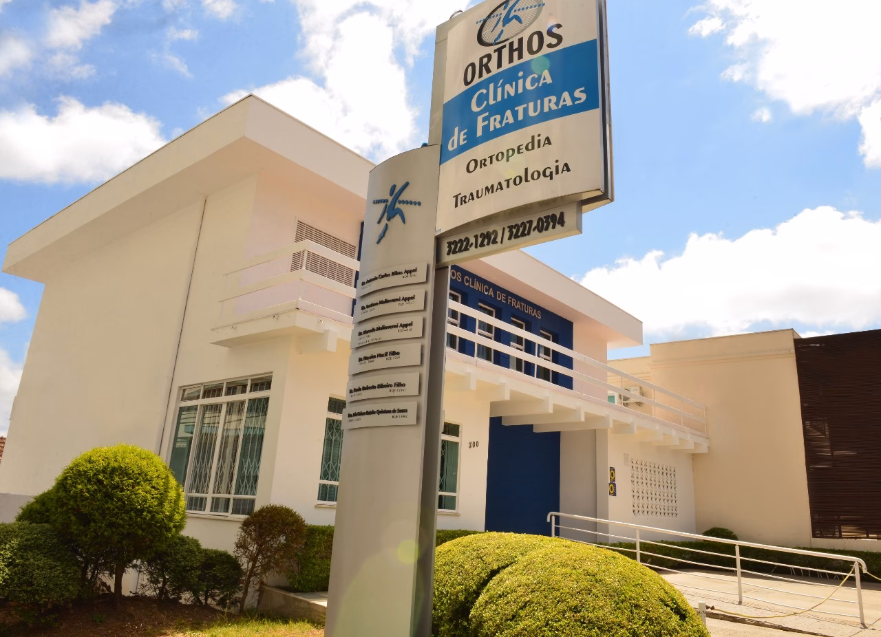 Quem compõe a equipe médica da Orthos?