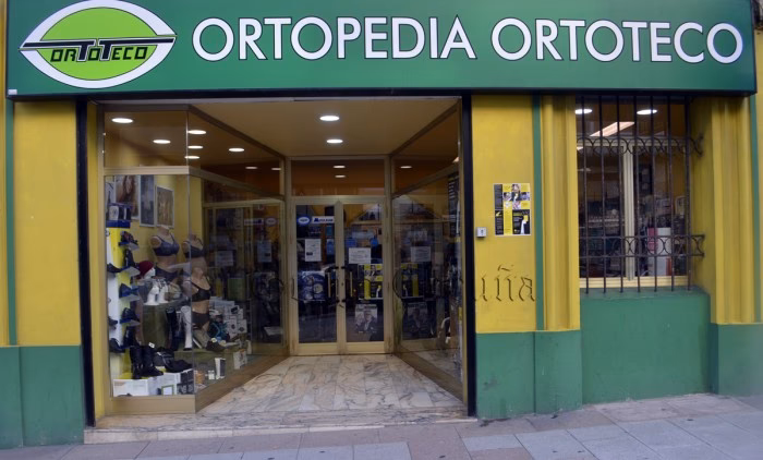 ¿Cómo puedo contactar con Clinica Benidorm?