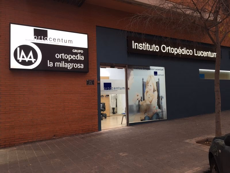 ¿Cómo puedo contactar con Clinica Benidorm?