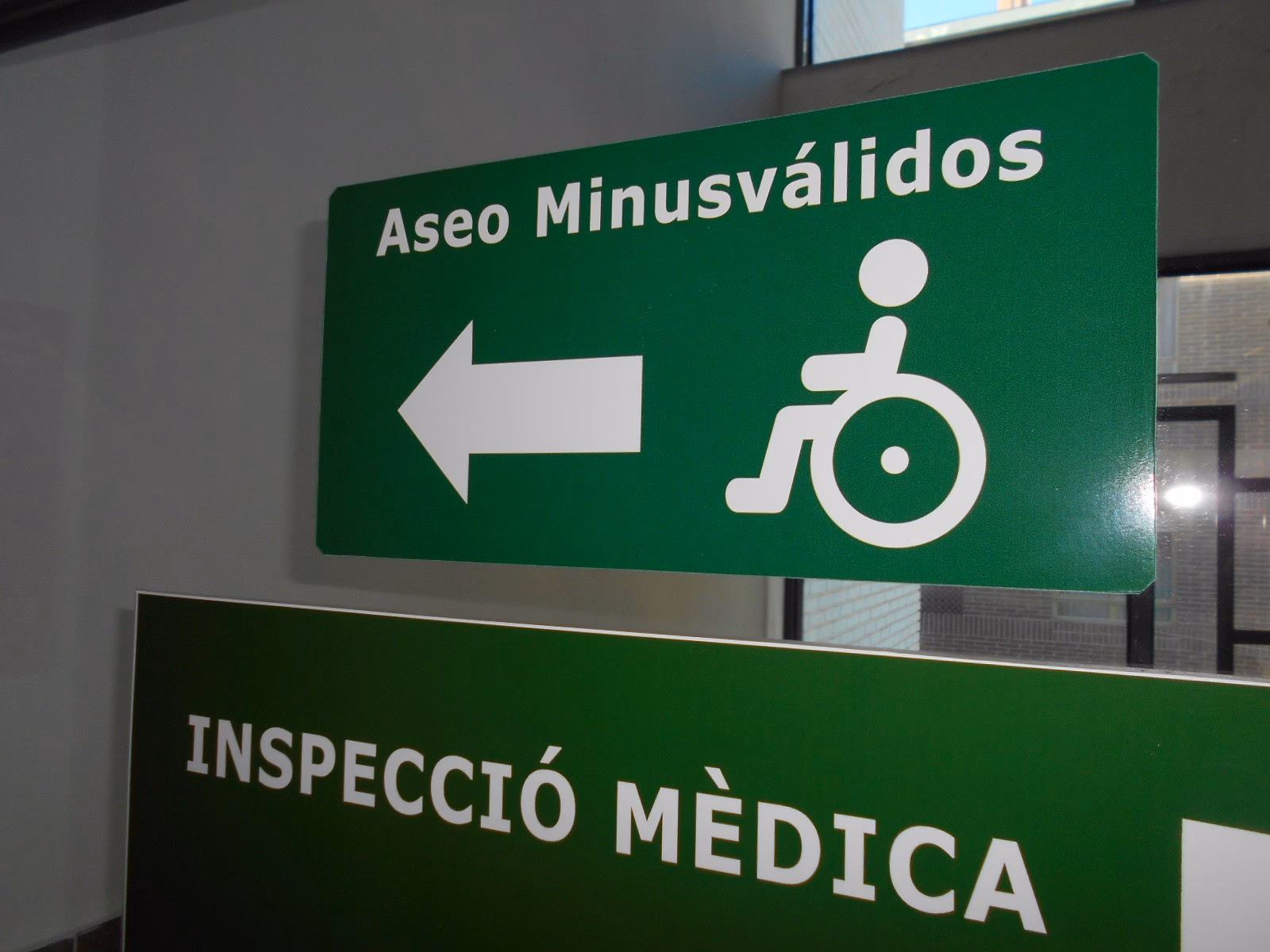 ¿Quién revisa las propuestas recibidas en el centro de salud de Benidorm Tomás Ortuño?