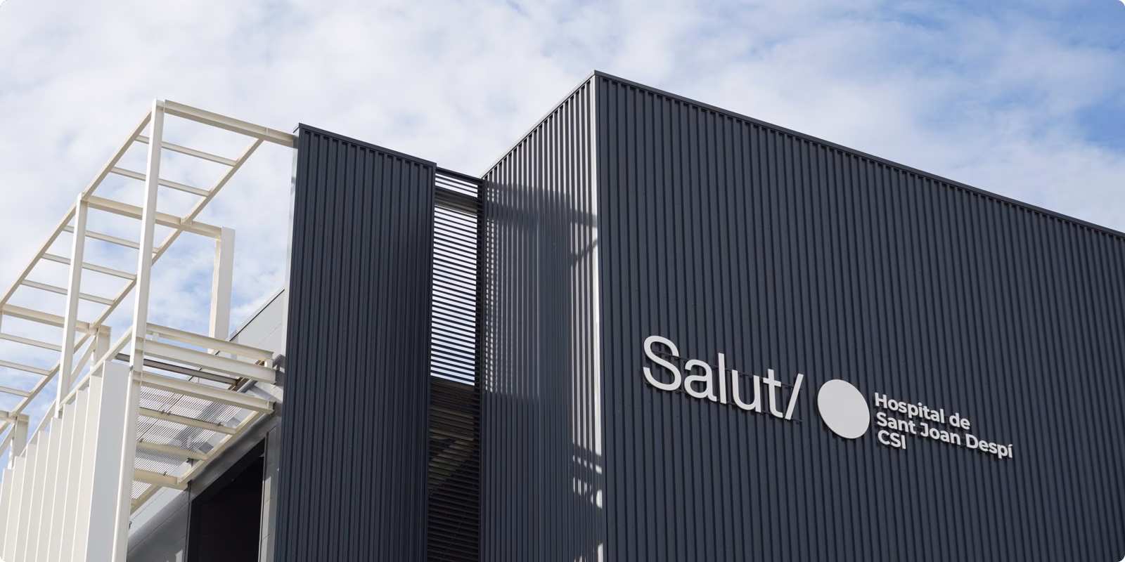 ¿Cuál es la altura del local en Sant Joan Despí?