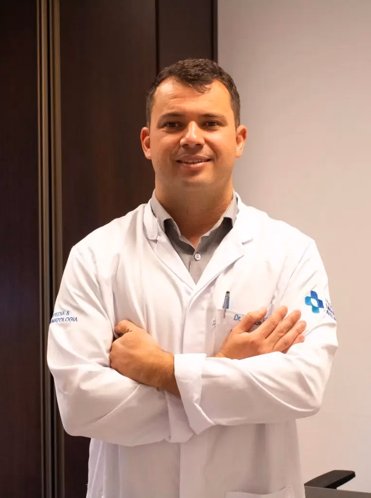 ¿Quién es el coronel médico cirujano plástico?