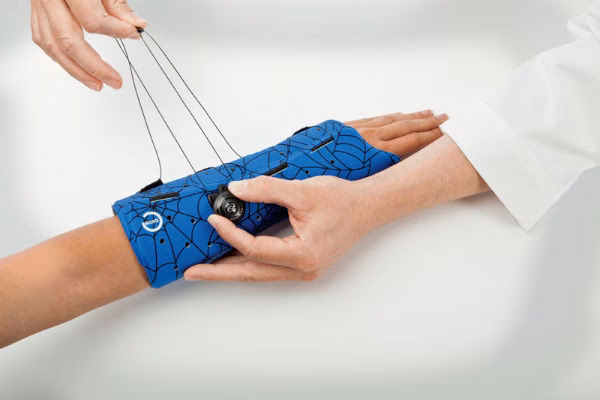 ¿Cómo se adapta una férula Exos?