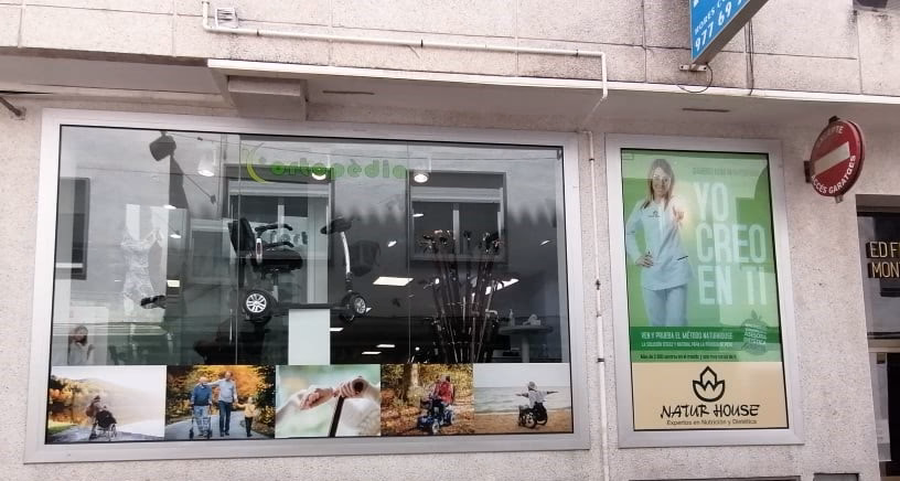 ¿Dónde encontrar una clínica de podolología o un podólogo cerca de calle de Edgar Neville en Madrid?