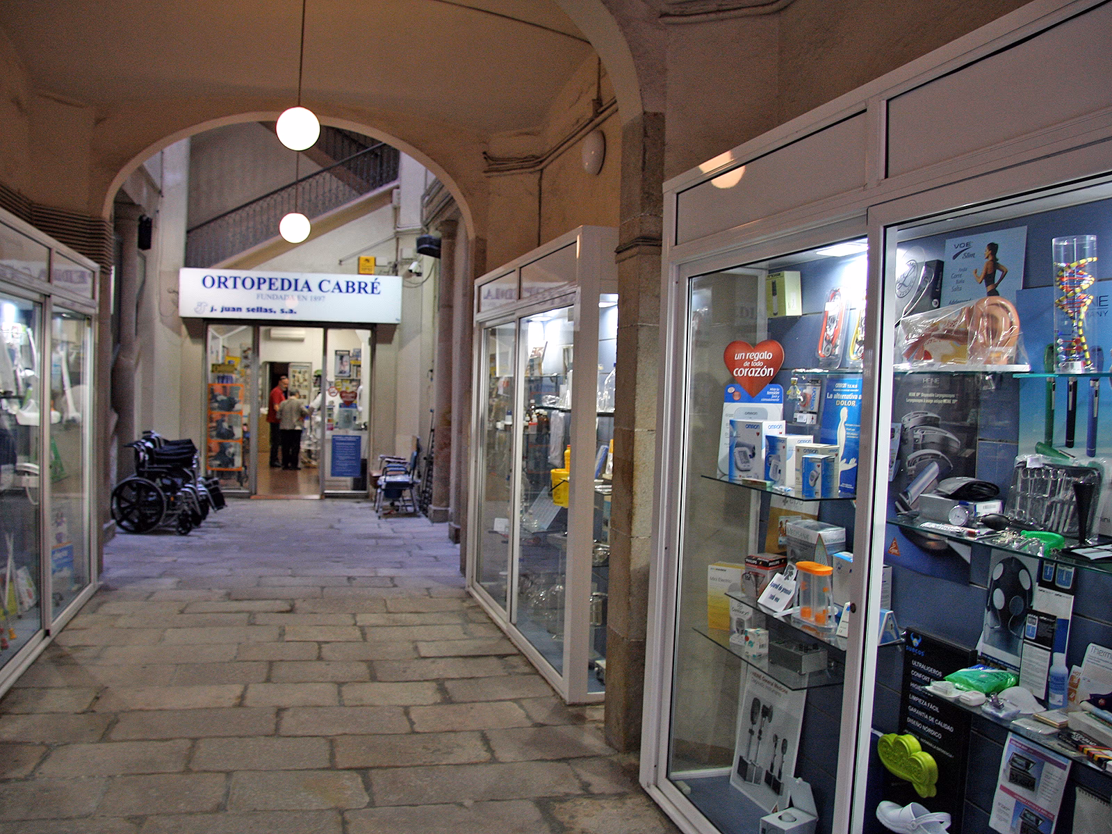 ¿Dónde se encuentra ortopèdia Cabré - JJuan Sellas?