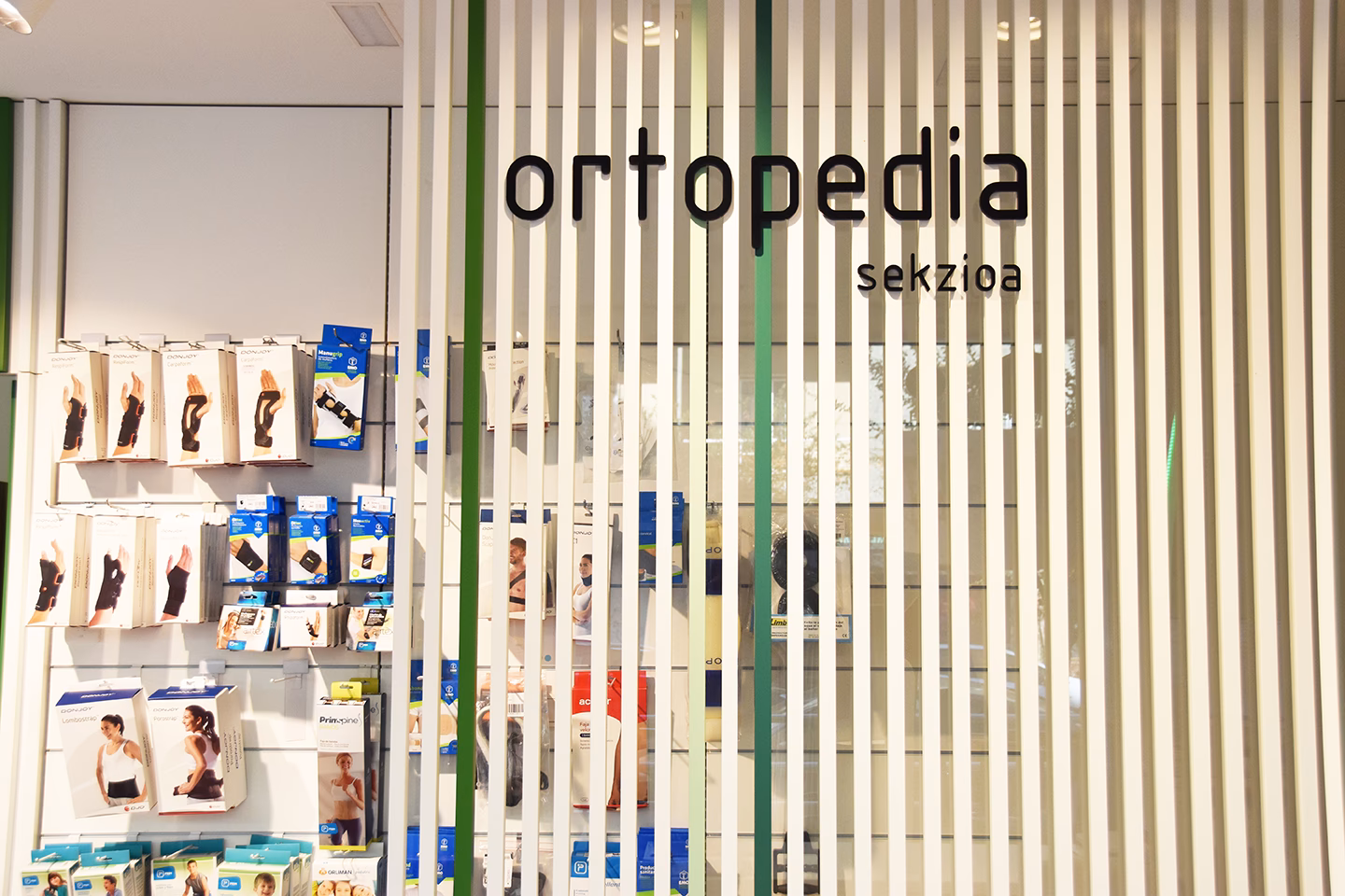 ¿Cuál es el horario de la farmacia en Estella?